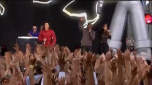 Flash Mob - Oprah vs  Black Eyed Peas vs Oprah - I Gotta Feeling - Chicago