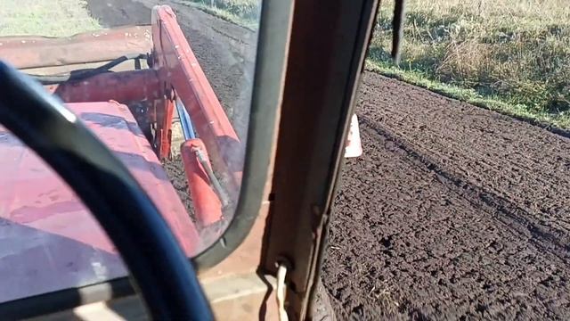 Разработка целины под посадку чеснока на мтз82 и т 40 с помощью плуга и двух почвофрез