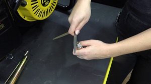 Как заменить свечу у электрогенератора HUTER