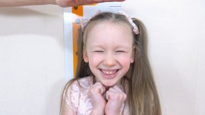 Лиза хочет играть быть выше и прыгать на батуте