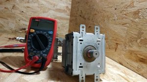 Отремонтировать магнетрон. Заменить проходные конденсаторы. Заменить колпачок излучателя.