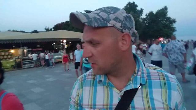 Судак. Гуляем по набережной и Кипарисовой алее. Ищем где посмотреть футбол.