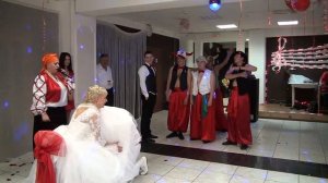 г.Губкинский "Свадьба моего сына"-Алексей снимает подвязку.