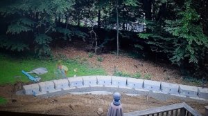 ПОЭТАПНО.ПРОЦЕСС МОНТАЖА ПОДПОРНЫХ СТЕН /ускоренное видео/ из бетонных блоков с готовой текстурой.