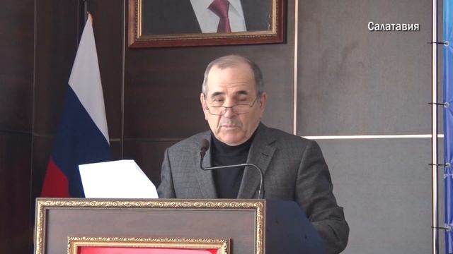 Благодарственные письма за помощь в тушении пожара вручили в администрации МР "Казбековский район" смотреть онлайн