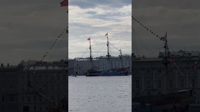 Накануне парада в честь дня военно-морского флота в 2023 году. Акватория Невы в Санкт-Петербурге. смотреть онлайн