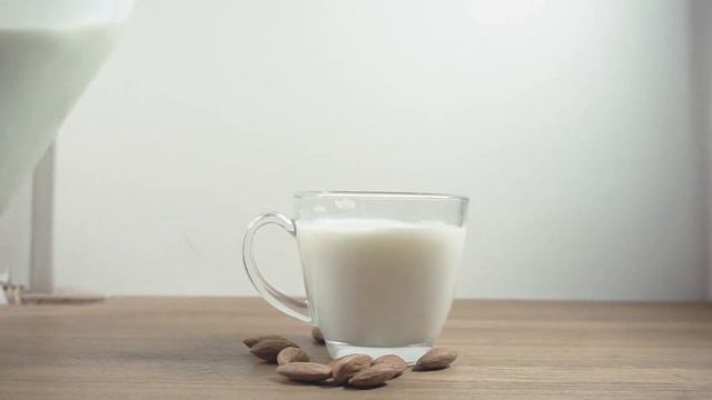 Молоко: польза и вред. Что будет, если пить каждый день? смотреть онлайн