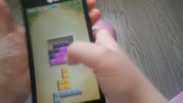 Ульяша играет в игру "Моя говорящая кошка Анжела"