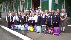 Детская хоровая школа для участия во Всероссийской акции к Дню знаний исполнила песню "Учат в школе"