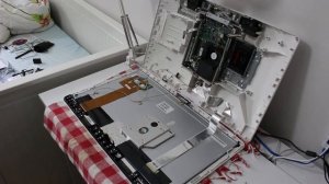 HP All-in-One 24-f007nt UPGRADE için kasayı açıyoruz. sshd den ssd ye geçiş.