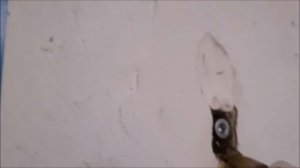 Как вставить саморез в стену, если дюбель не держит?