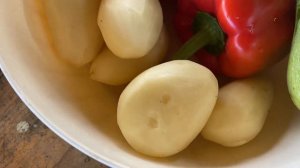 Готовим в казане: рагу из индейки / Овощи: лук, морковь, картошка, красный перец, кабачок, брокколи