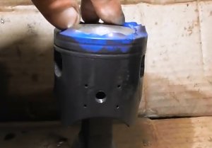 Меняю Поршень в Мотоцикле Kawasaki KMX 200