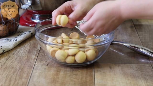 Boules de noix de coco à la confiture gâteaux richbond fondants ,boules de neige смотреть онлайн