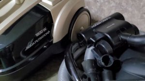 Пылесос с водяным фильтром Vitek VT-8100 CM