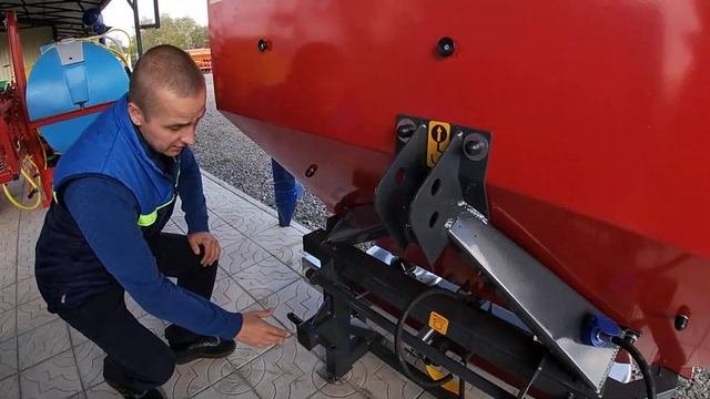 Разбрасыватель удобрений РУМ 