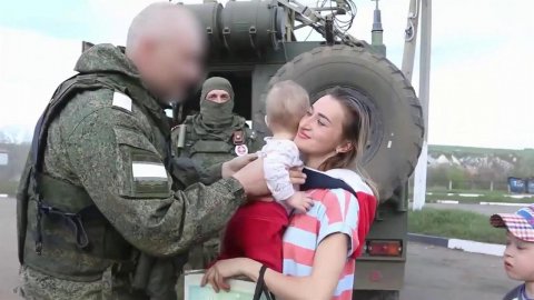 Из города Изюм в Белгородскую область эвакуировали семью с больным ребенком