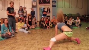 Девушки соревнуются кто лучше тресет жопой тверк | TWERK | НАГНУЛИСЬ