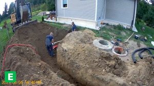 Монтаж рассеивающего колодца и водоразборной колонки для бани