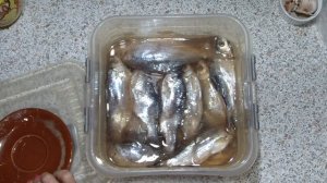 Тарань, вялено - сушёная в домашних условиях.Не потрошённая . Сухая засолка.