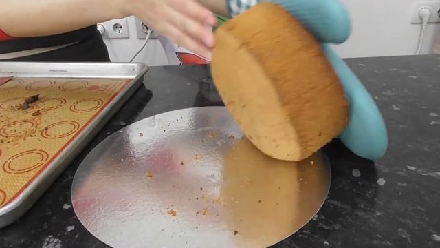 Торт из бисквита с клубничной прослойкой. Мастер класс г. Алматы