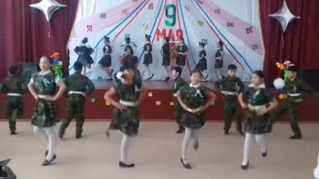Военный танец.  С праздником ВЕТЕРАНЫ!  ! !  СШЛ  27,  5А класс