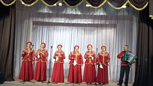 "Шел казак на побывку домой". Ансамбль "Хуторяне" МКУК ДК "Октябрь" смотреть онлайн