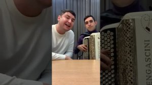 Руслан Кирамутдинов поет душевную песню под баян 👏