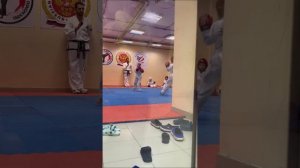 Кикбоксёр против тхэквондиста ?