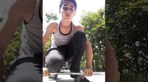 Гантели от 5 лет до 11 лет маленькие а большой от 12 до 15 лет .