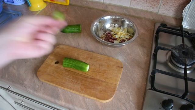 Белая фасоль и с колбаской и всё это в салате смотреть онлайн