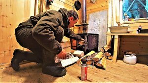 “Изба в тайге” Потерял коптер! Разломал сани! Планы рухнули, Нашёл смоляк! Делаю дровяник!