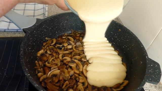 Грибной пирог на сковороде! Заливной пирог на скорую руку! Без духовки! смотреть онлайн