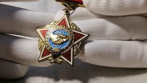 ? Нагрудный знак «Воину-интернационалисту»