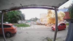 Взорвавшийся кабель выдал облако в виде белого "гриба"