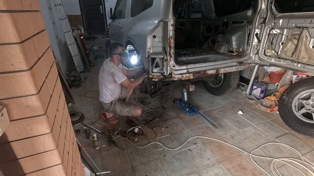Паджеро 3 продолжаем вырезать