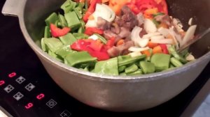 Вкусный ужин Рецепт тушеная картошка со стручковой фасолью и свиным мясом