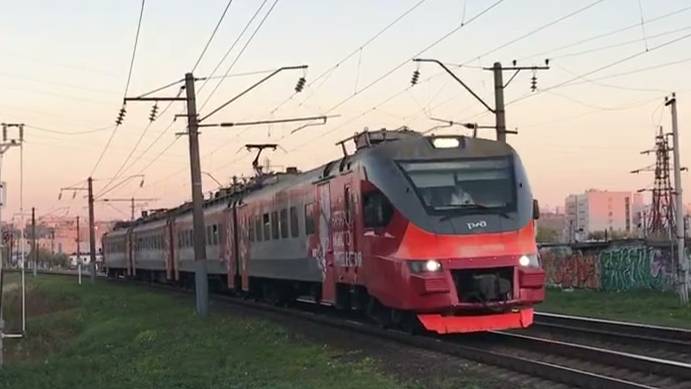 Электропоезд ЭП3Д-0039 на перегоне Нижний Новгород Московский - Толоконцево