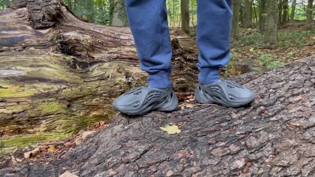 Галоши от Кани! Yeezy Foam RNNR ONYX! 4K смотреть онлайн