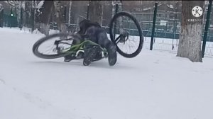 Спонтанный зимний дрифт на велосипеде под phonk