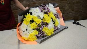 Собираем букет из 15 хризантем