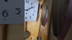 Настенные часы Второго Московского часового завода 1937 года выпуска.