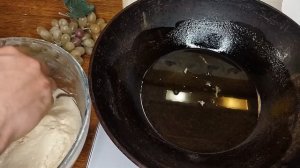 Вкусные жареные пышки на кефире. Простой и бюджетный рецепт.