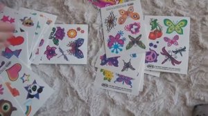 Алиса делает ДЕТСКИЕ ТАТУИРОВКИ Развлечение для детей Entertainment for children Fun of kids