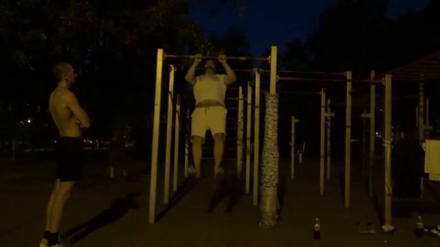 Лесенка на турнике без веса смотреть онлайн