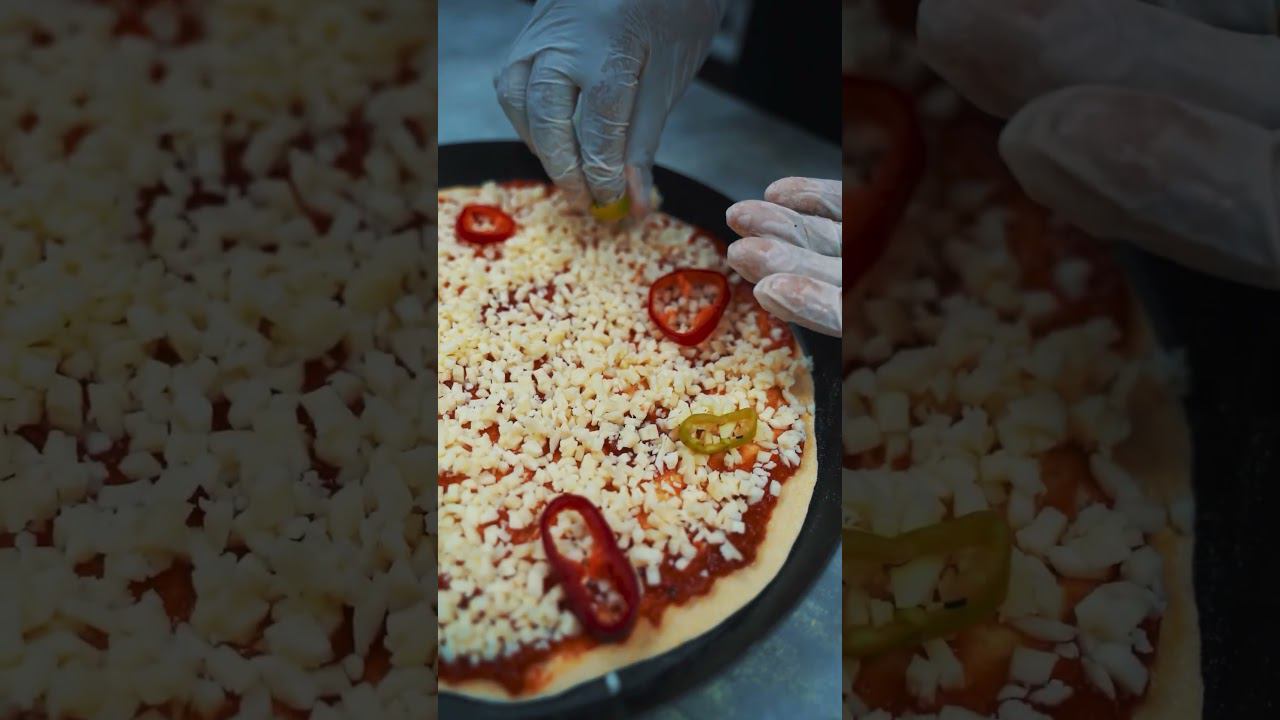 Pizza cooking in a cafe смотреть онлайн