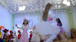 Красивый танец бусинок  Новогодний утренник в детском саду Средняя группа