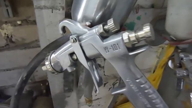 Убираем косяки с кузова приоры часть 2(грунтовка,покраска) смотреть онлайн