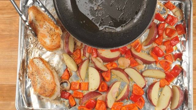 Куриная грудка с соусом и гарниром