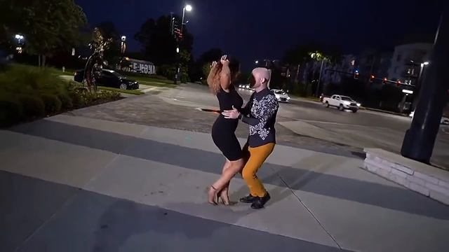 Песня и танец – просто обалденные!!! ЧТО СО МНОЙ ПРОИСХОДИТ смотреть онлайн